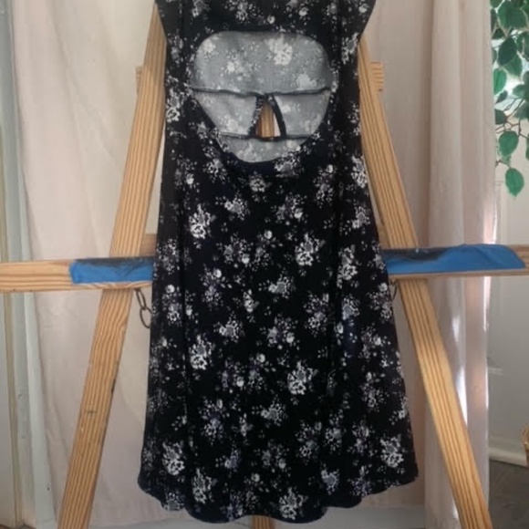 TRENDYLAND Peek-a-Boo Mini Dress - Size L - Picture 5 of 7